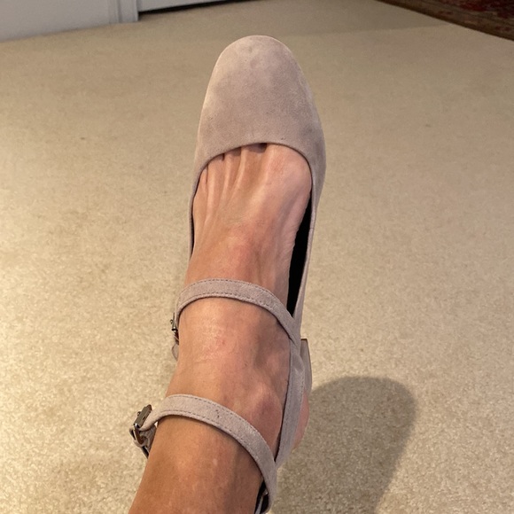 Brand new suede shoe. - Picture 2 of 3